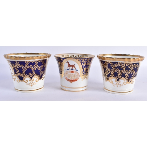 88 - ASSORTED EARLY 19TH CENTURY CHAMBERLAINS WORCESTER TEAWARES including an armorial cup. (qty)