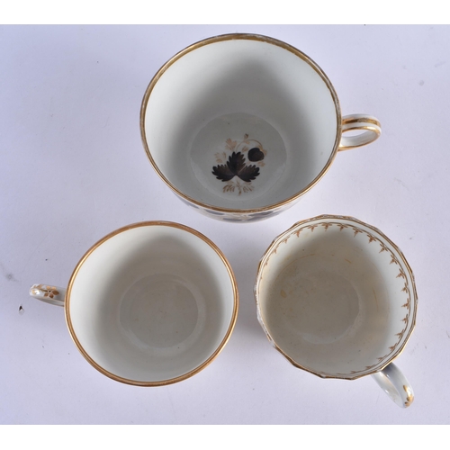 96 - FIVE EARLY 19TH CENTURY CHAMBERLAINS WORCESTER TEACUPS AND SAUCERS. (10)