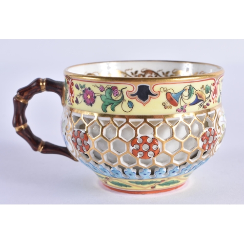 97 - A FINE AND VERY RARE EARLY 19TH CENTURY CHAMBERLAINS WORCESTER RETICULATED CUP AND SAUCER painted wi... 