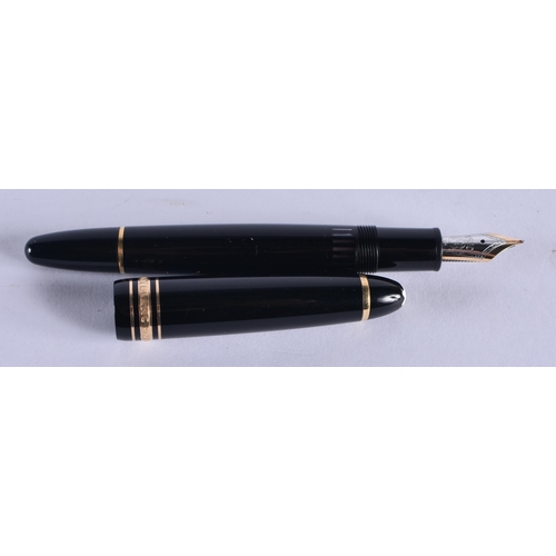 1009 - A 14CT GOLD MONTBLANC FOUNTAIN PEN. 25.2 grams. 14.5 cm long.