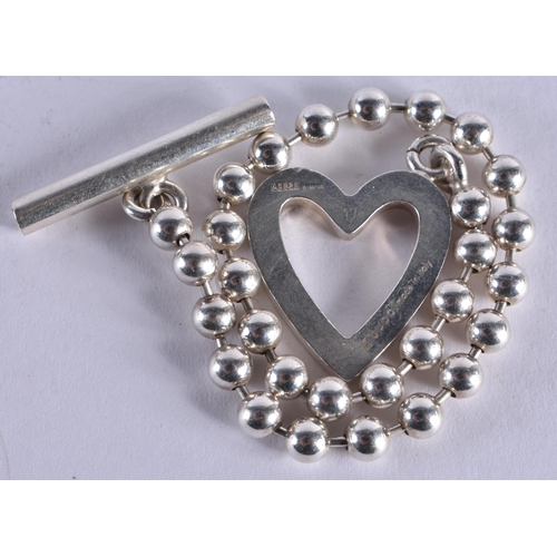 1011 - A GUCCI SILVER HEART CHAIN. 13.2 grams. 18 cm long.