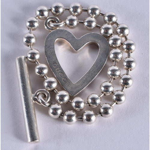 1011 - A GUCCI SILVER HEART CHAIN. 13.2 grams. 18 cm long.