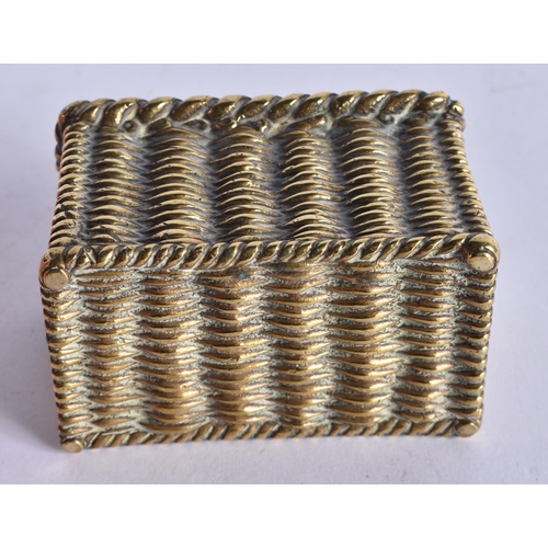 1029 - A NOVELY EDWARDIAN BRONZE FISHERMANS BASKET. 229 grams. 5.25cm x 7 cm.