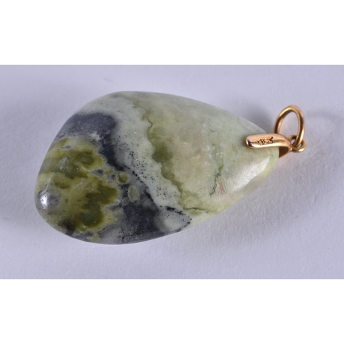 1047 - A 9CT GOLD MOUNTED JADE PEBBLE PENDANT. 13 grams. 4.25cm x 2.25cm.