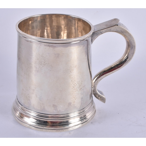 1089 - A GEORGE II SILVER MUG. 196 grams. London 1728. 9 cm high.