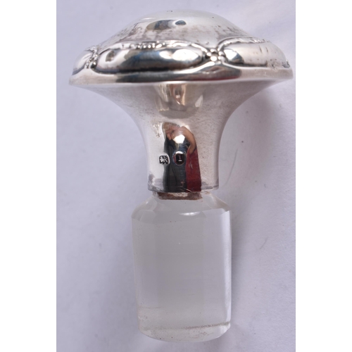 1091 - AN EDWARDIAN SILVER MOUNTED MARY GREGORY BOTTLE AND STOPPER. Birmingham 1910. 414 grams overall. 17 ... 