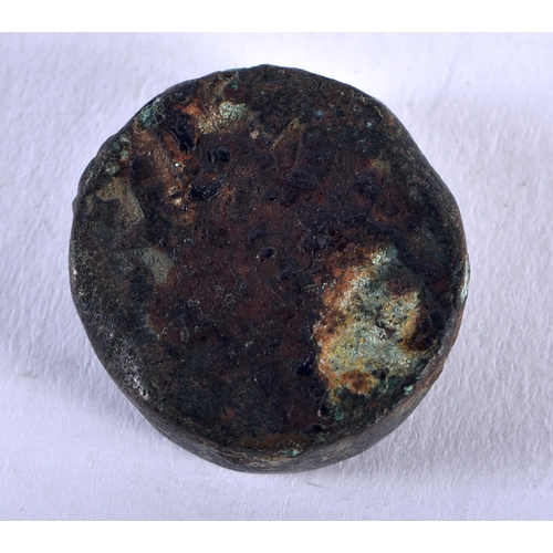 1152 - AN EARLY ISLAMIC MIDDLE EASTERN BRONZE COIN. 20.5 grams. 2.25cm wide.