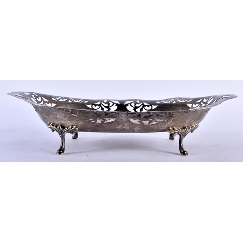 1164 - AN EARLY 20TH CENTURY ENGLISH SILVER OPEN WORK DISH. Birmingham 1922. 395 grams. 30 cm x 21 cm.