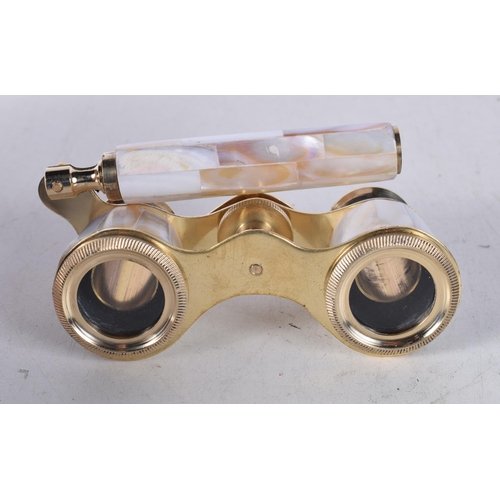 1185 - A PAIR OF MOTHER OF PEARL OPERA GLASSES. 18 cm x 8 cm.