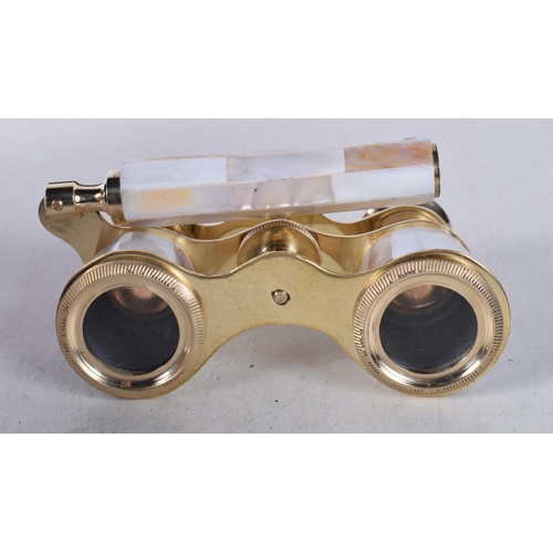 1224 - A PAIR OF MOTHER OF PEARL OPERA GLASSES. 18 cm x 8 cm.