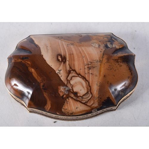 1236 - A FINE LATE 18TH CENTURY GOLD MOUNTED AGATE SNUFF BOX decorated all over with a floral banding. 61.6... 