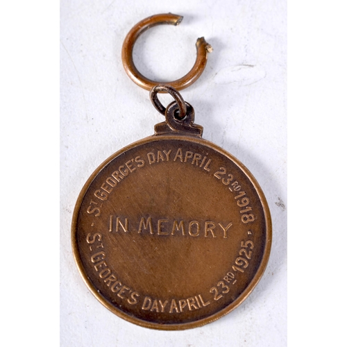 1249D - A ST GEORGES DAY APRIL 23RD 1918 MEMORIAL PENDANT. 8.9 grams. 2.75 cm diameter.