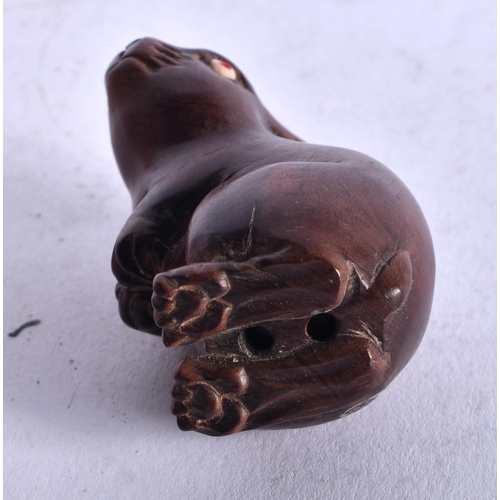 1257 - A Japanese Carved Hardwood Netsuke in the Form of a Hare. 4.3cm x 3cm x 2.4cm, weight 16.3g