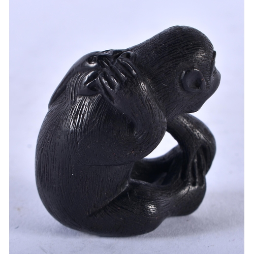 1259 - A Carved Hardwood Netsuke in the form of a Monkey. 4cm x 3.6cm x 2.4cm, weight 12.5g