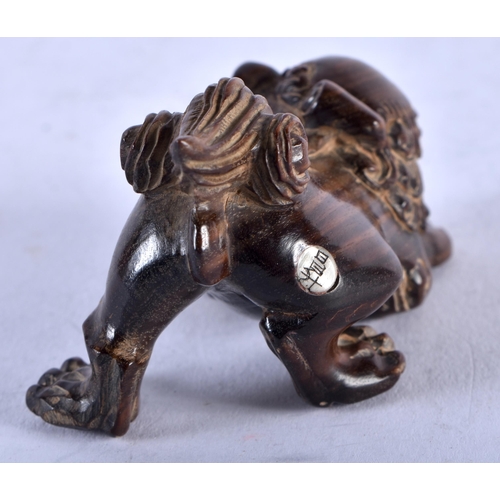 1262 - A Carved Hardwood Netsuke in the form of a Temple Dog. 3.3cm x 5.5cm x 3.4cm, weight 24.5g