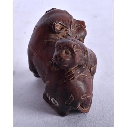 1263 - A Carved Hardwood Netsuke in the form of a Beast with a Cub on its back. 3.3cm x 4.3cm x 2.8cm, weig... 