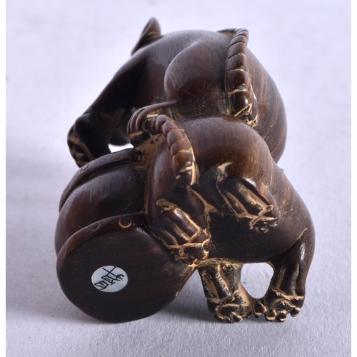 1264 - A Carved Hardwood Netsuke in the form of a Rat Banging a Drum on its back. 4.2cm x 3.2cm x 3.5cm, we... 