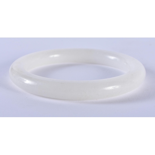 1266 - A White Jade Bangle. Internal Diameter 6.1cm, weight 47.5g