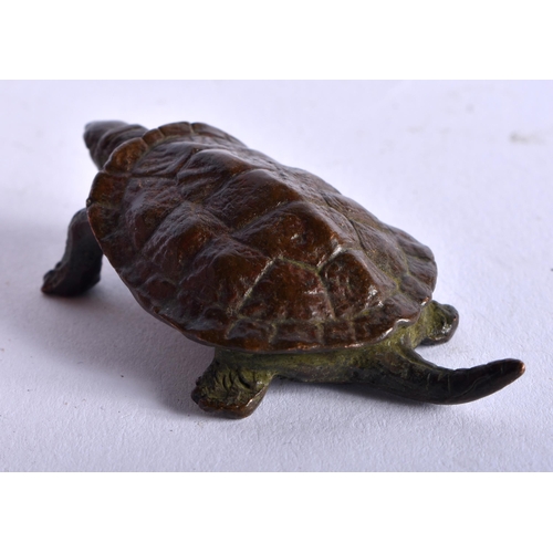 1297 - A Japanese Bronze Turtle. 5.8cm x 3cm x 2cm, weight 60g