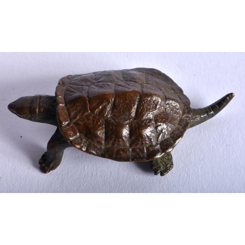 1297 - A Japanese Bronze Turtle. 5.8cm x 3cm x 2cm, weight 60g