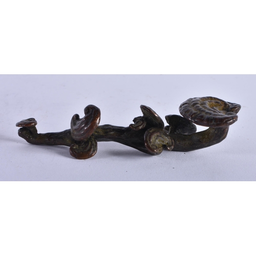 1300 - A Small Japanese Bronze Rui Sceptre. 9.6cm x 2.3cm x 4cm, weight 71g