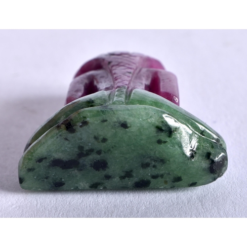 1328 - AN INDIAN CARVED RUBY AND JADE DEITY. 12.3 grams. 3 cm x 2.75 cm.