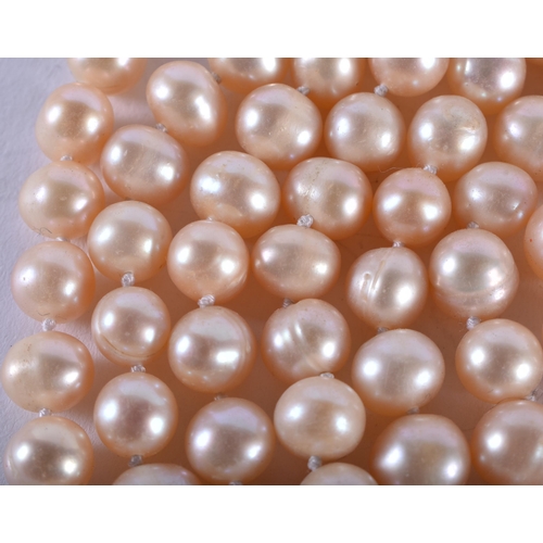 1361 - A PEARL NECKLACE. 86 grams. 122 cm long.