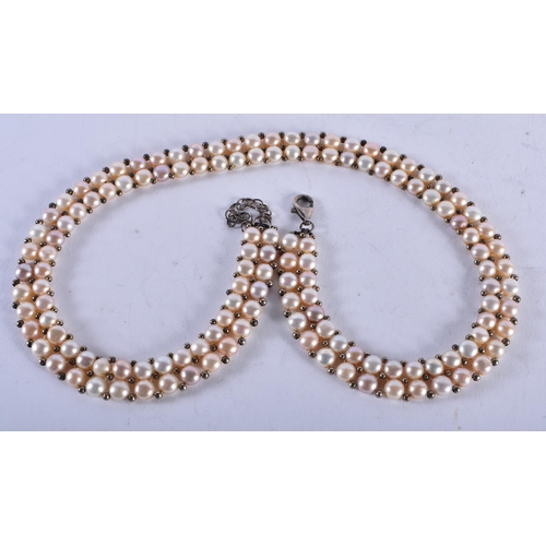 1366 - A SILVER AND PEARL NECKLACE. 41 grams. 47 cm long.