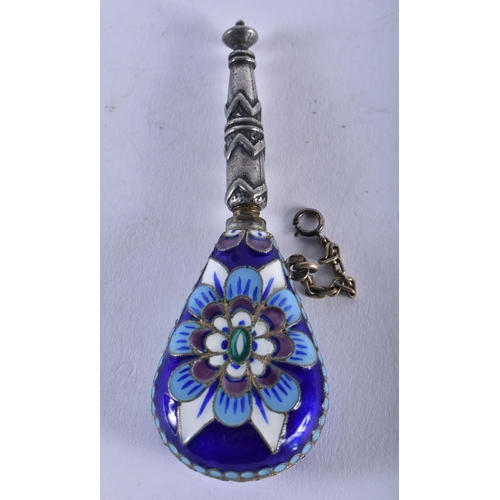 1371 - AN ANTIQUE RUSSIAN SILVER AND ENAMEL SCENT BOTTLE. 28 grams. 8.5 cm x 2.75 cm.