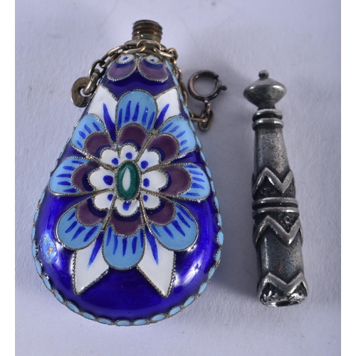 1371 - AN ANTIQUE RUSSIAN SILVER AND ENAMEL SCENT BOTTLE. 28 grams. 8.5 cm x 2.75 cm.