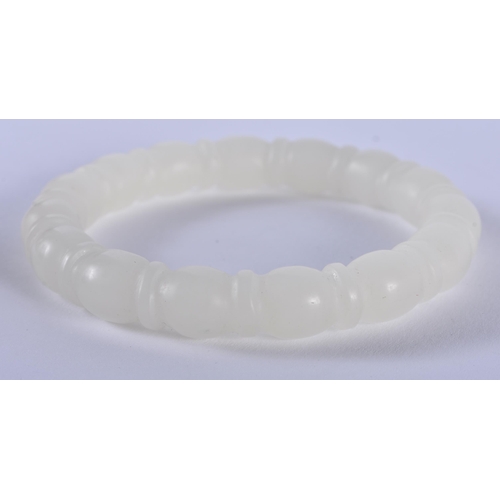 1372 - A CHINESE CARVED JADE TWIST BANGLE. 41 grams. 5.75 cm wide.