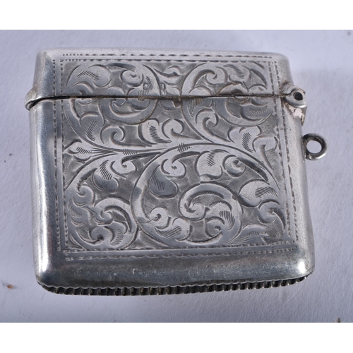 1378 - A SILVER DOG VESTA CASE. 33 grams. Birmingham 1944. 4.5 cm square.