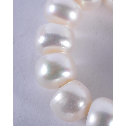 1380 - A PEARL NECKLACE. 96 grams. 46 cm long.