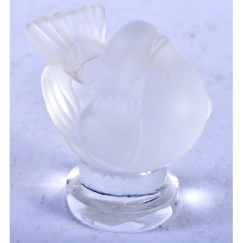 1386 - A LALIQUE GLASS OWL. 62 grams. 4.5 cm x 3 cm.