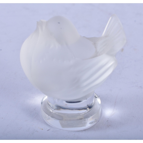 1386 - A LALIQUE GLASS OWL. 62 grams. 4.5 cm x 3 cm.