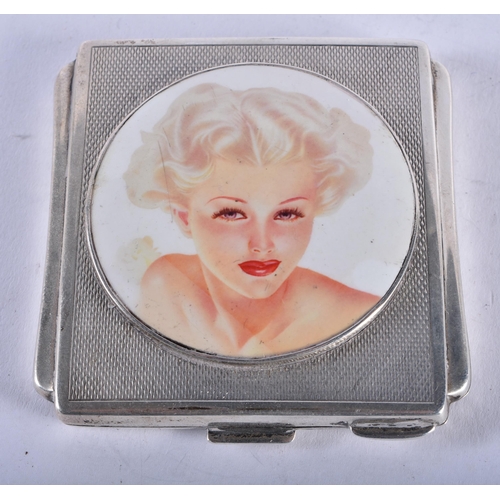 1388 - A SILVER BLONDE BOMBSHELL COMPACT. Birmingham 1947. 97 grams. 6.75 cm x 6.25cm.