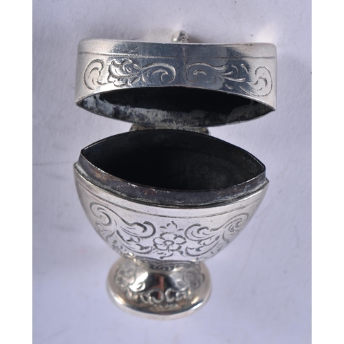 1400 - AN ANTIQUE SILVER BOX. 26.8 grams. 4.25cm x 3.5 cm.