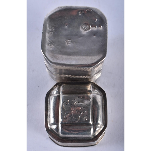 1401 - AN ANTIQUE SILVER BOX. 20.6 grams. 5 cm x 3 cm.