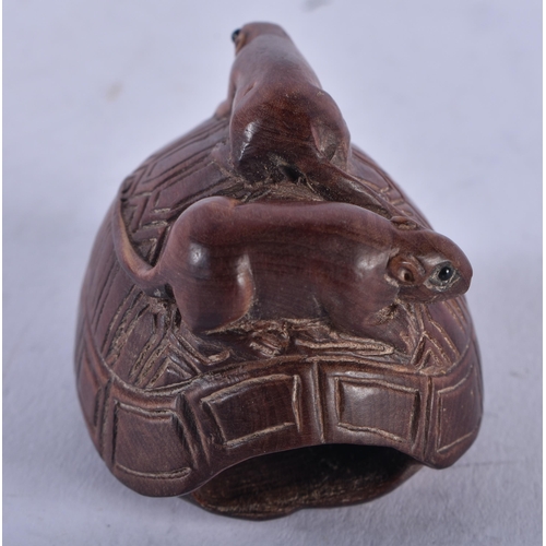 1405 - A JAPANESE BOXWOOD RAT NETSUKE. 16.4 grams. 4.5 cm x 3.5 cm.