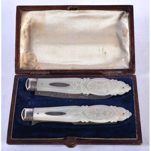 1414 - A Rare Victorian Silver Cased Folding Fruit Knife and Fork set with Engraved Blade and Tine, with Mo... 