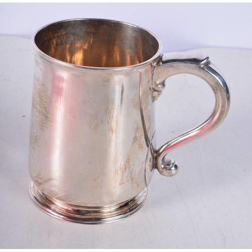 1436 - A George III Silver Tankard. Hallmarked London 1727. 11 cm x 12.5cm x 8.5cm, Weight 277g