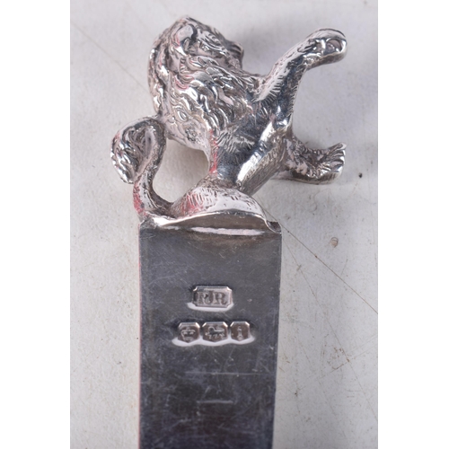 1446 - A George V Silver Letter Opener with a Lion Finial. Hallmarked Sheffield 1926. 19 cm x 2.5cm, weight... 