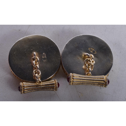 1453 - A Pair of Continental Silver Gilt Eagle Cufflinks. Stamped 84, 2.5cm diameter, total weight 39g