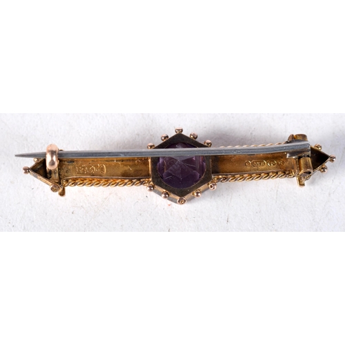 1471 - A 9CT GOLD AND AMETHYST BROOCH. 2.8 grams. 4.5 cm x 1 cm.