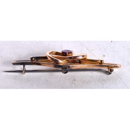 1472 - A 9CT GOLD BAR BROOCH. 2.3 grams. 4.5 cm x 1.25cm.