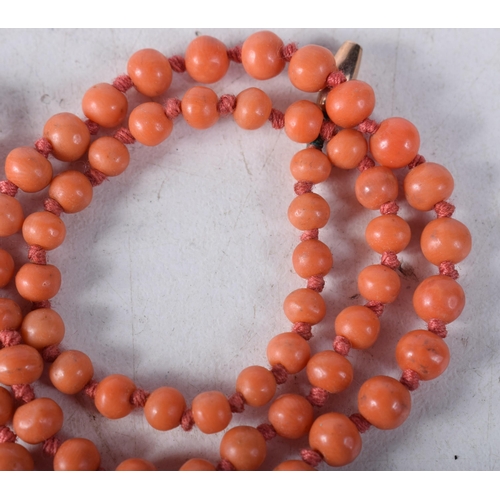 1500 - AN ANTIQUE CORAL NECKLACE. 15 grams. 64 cm long.