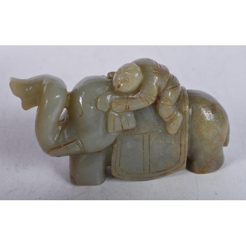 1523 - A Jade Carving of a Boy Riding an Elephant. 5.3cm x 9.2cm x 2.5cm, weight 172.8g