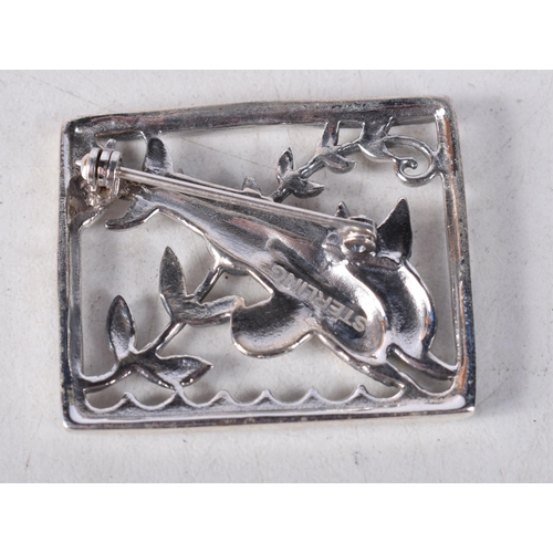 1525 - A Silver Dolphin Brooch. 2.8cm x 3.3cm, weight 9.2g