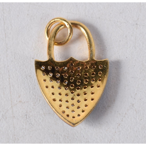 1546 - A Padlock Pendant. 2.1cm x 1.3cm, weight 1.6g