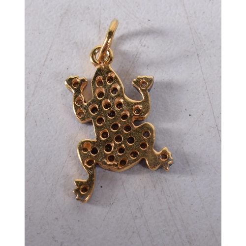 1553 - An Frog Charm. 1.1cm x 1.7cm, weight 1.2g